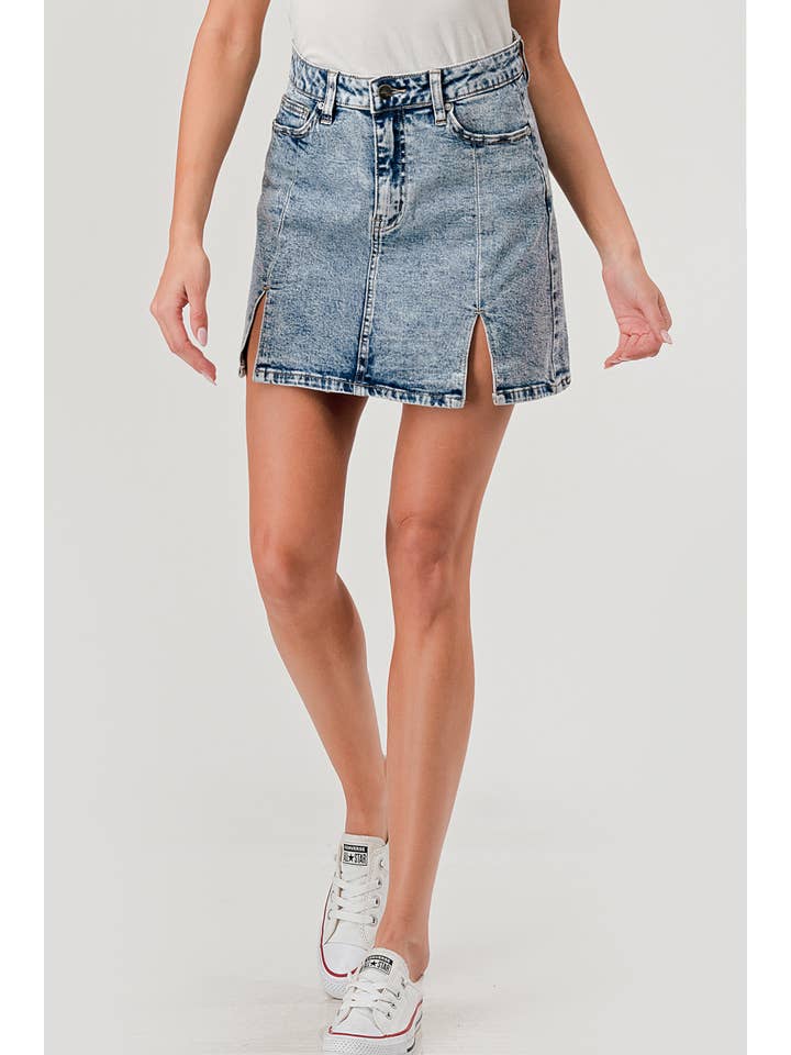 M6226SK - LIGHT MEDIUM WASH - WASHED DENIM MINI SKIRT for wholesale on Faire