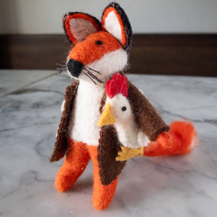 Filtleksak - Fox Holding Chicken för wholesale av Ganapati & Co.