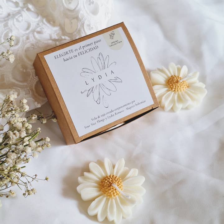 Ylang-ylang and jasmine daisy soy wax candle for wholesale by Your Nice Things - Candles -