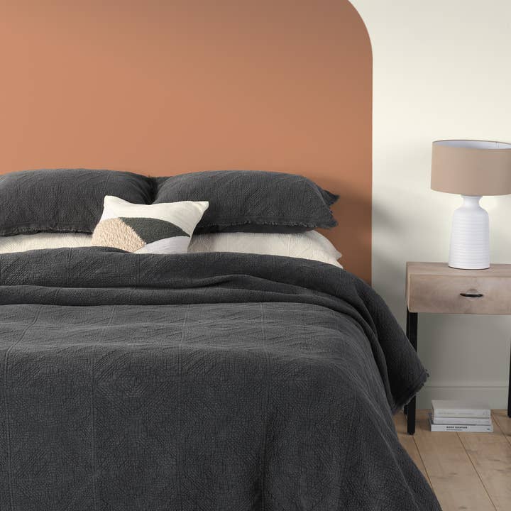 Housse de couette rembourrée Stone Washed anthracite pour la vente par Brunelli