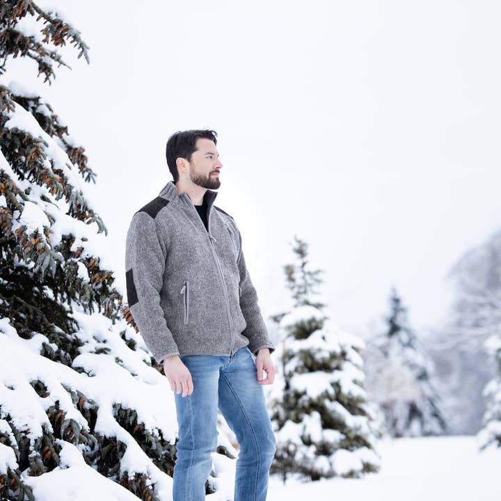 Pull en laine à fermeture éclair complète Oxford avec garniture en faux daim pour la vente par Lost Horizons Knitwear