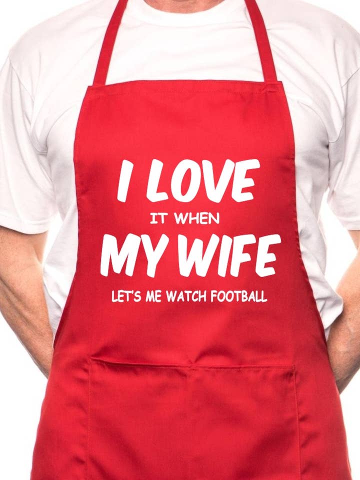 Tablier de cuisine Love It When Wife Lets Me Watch Football pour barbecue pour la vente par Print4U