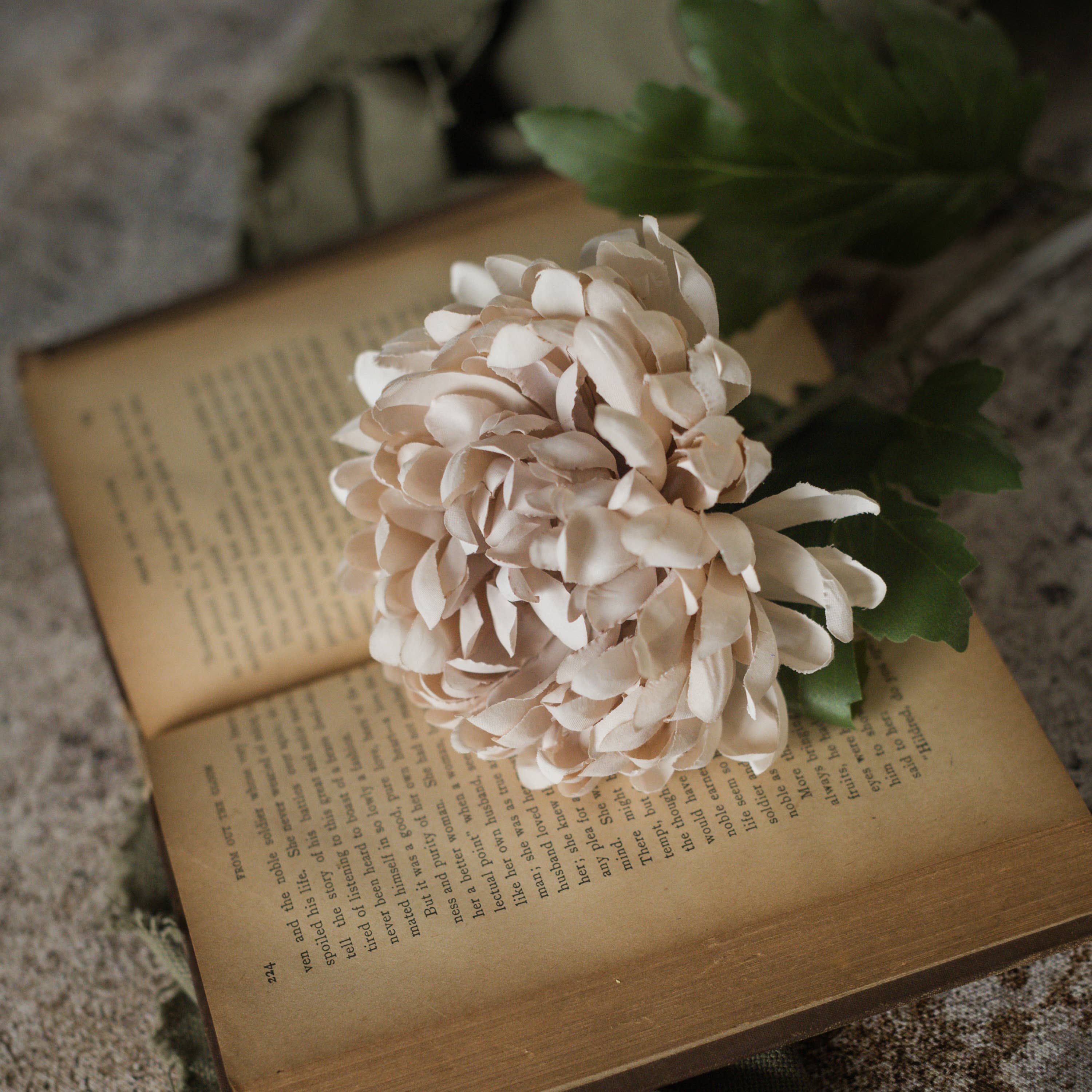 Ragon House - Wholesale Artificial Flowers - 24.5" AUTUMN CREAM MUM SPRAY0