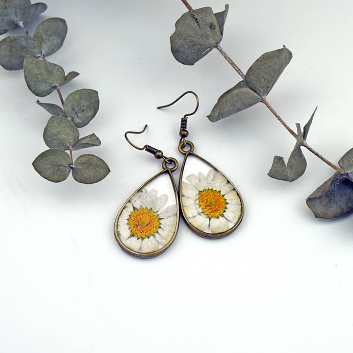 The Pretty Pickle - Wholesale Dangle Earrings - April Birth Flower Earrings1