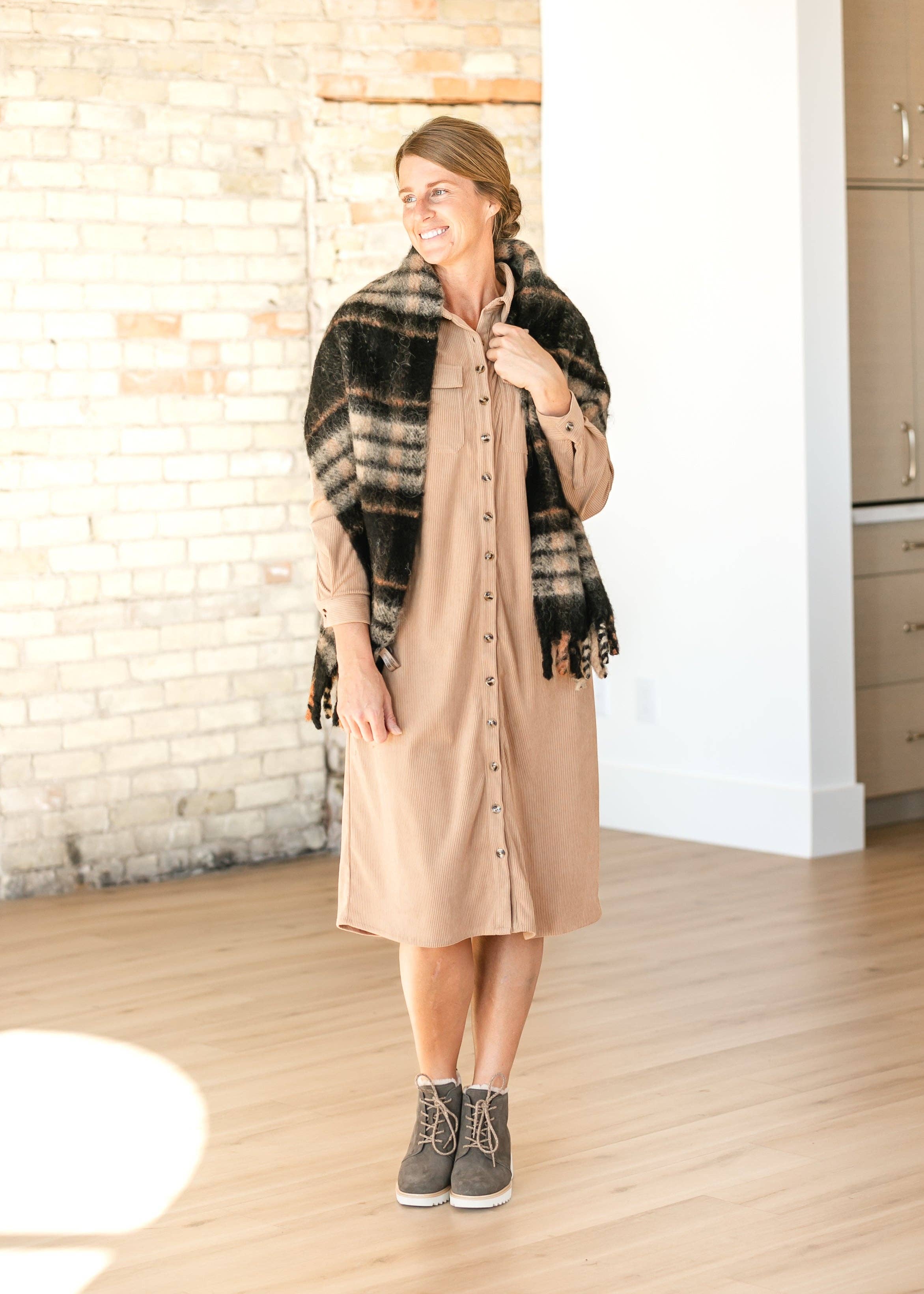 Inherit Clothing Company - Vente Robe – femme - Robe-chemise en velours côtelé Anika pour femmes automne7