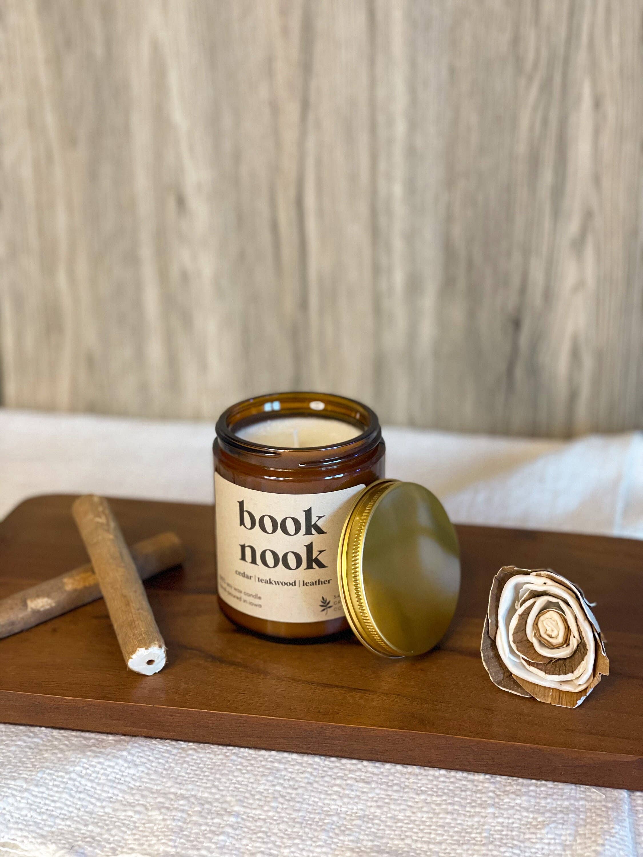 Sage Candle Co. - Vente Bougie en bocal - Book Nook - Bougie 100 % cire de soja3