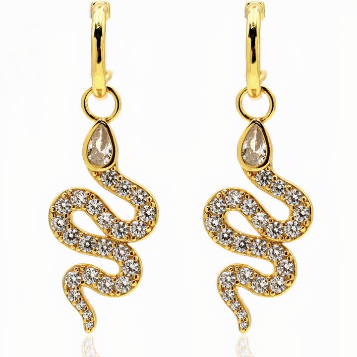Cleopatra Coiled Snake Zirconia Pavé Charm 18kt gouden Vermeil Drop Hoepeloorbellen voor wholesale door GEMSA LONDON