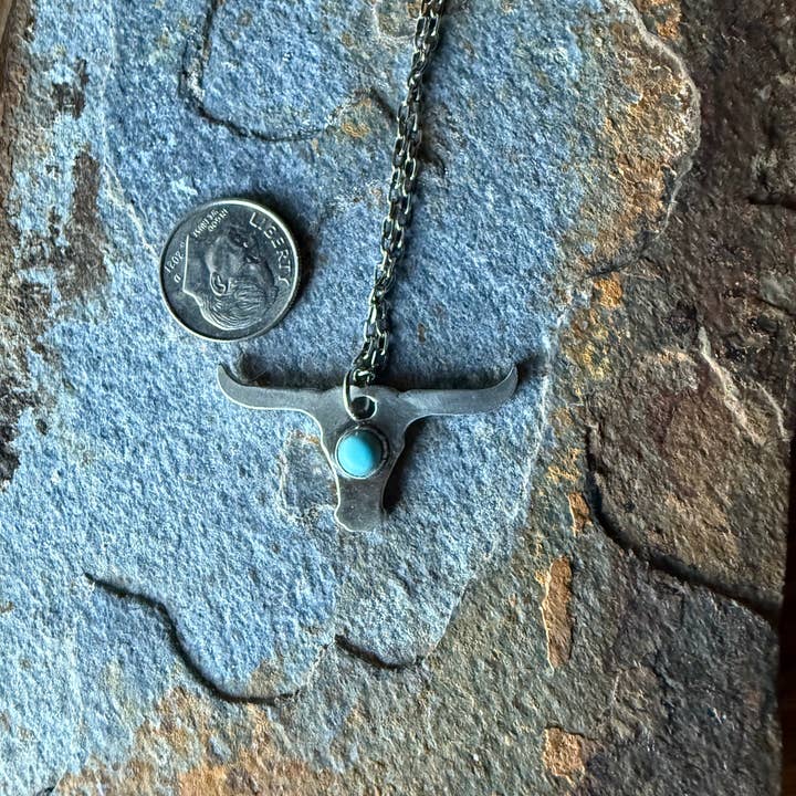 Pendentif Longhorn Argent – Collier Cowboy Western pour la vente par Wild Mountain Silver
