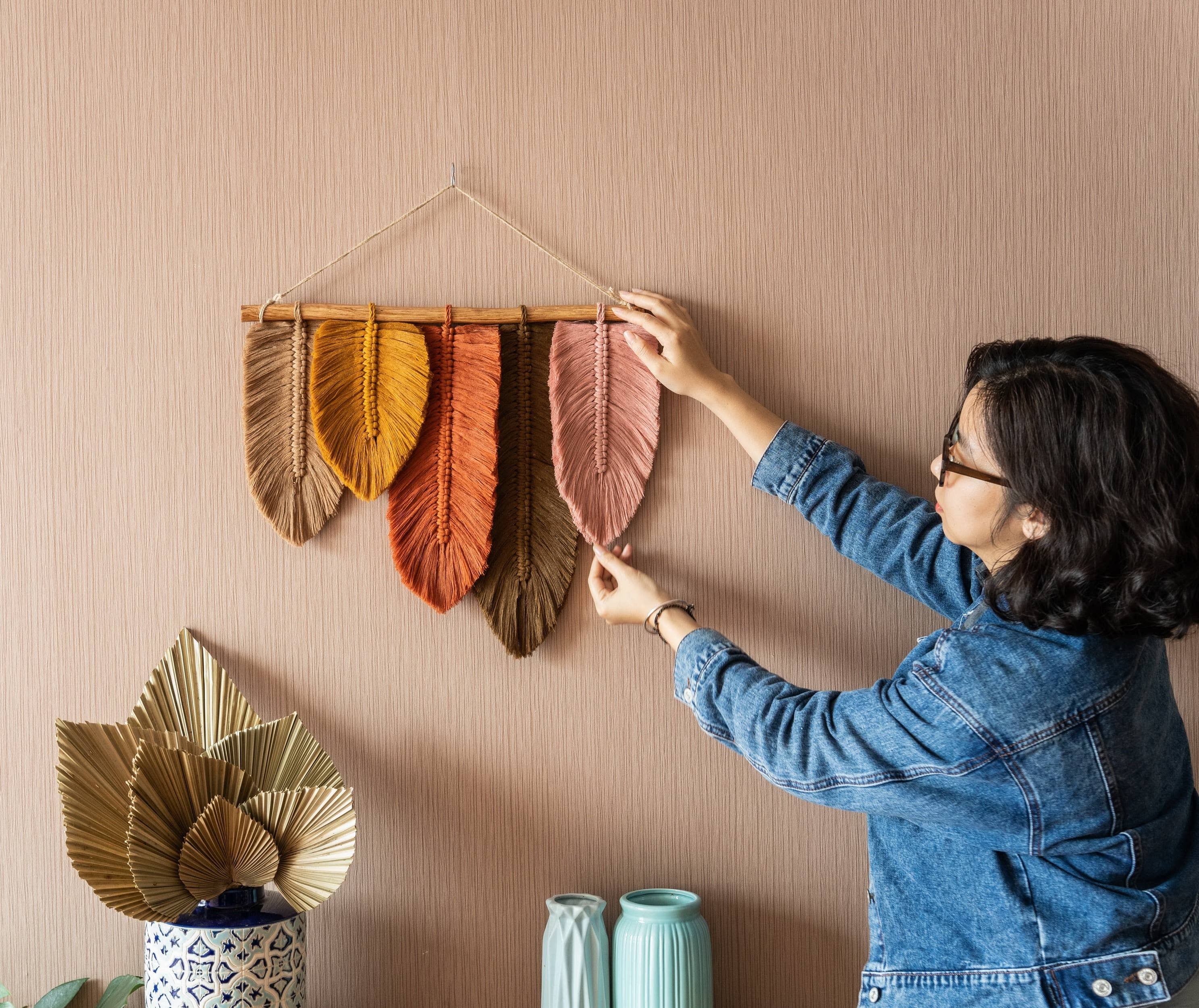 HeartCrafted - Wholesale Decorative Tassel/Wall Drop - Feather Macrame Wall Hanging L0412