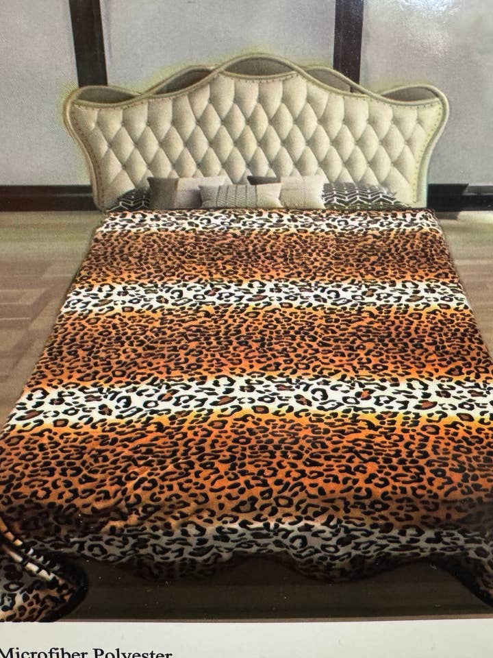 Queen Leopard Plush Blanket for wholesale by Broads Market