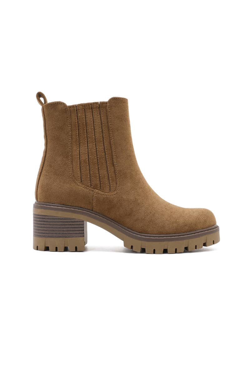 Joia Paris - Wholesale Boots - Women's - Women's ankle boots with block heel and lug sole WZ-715