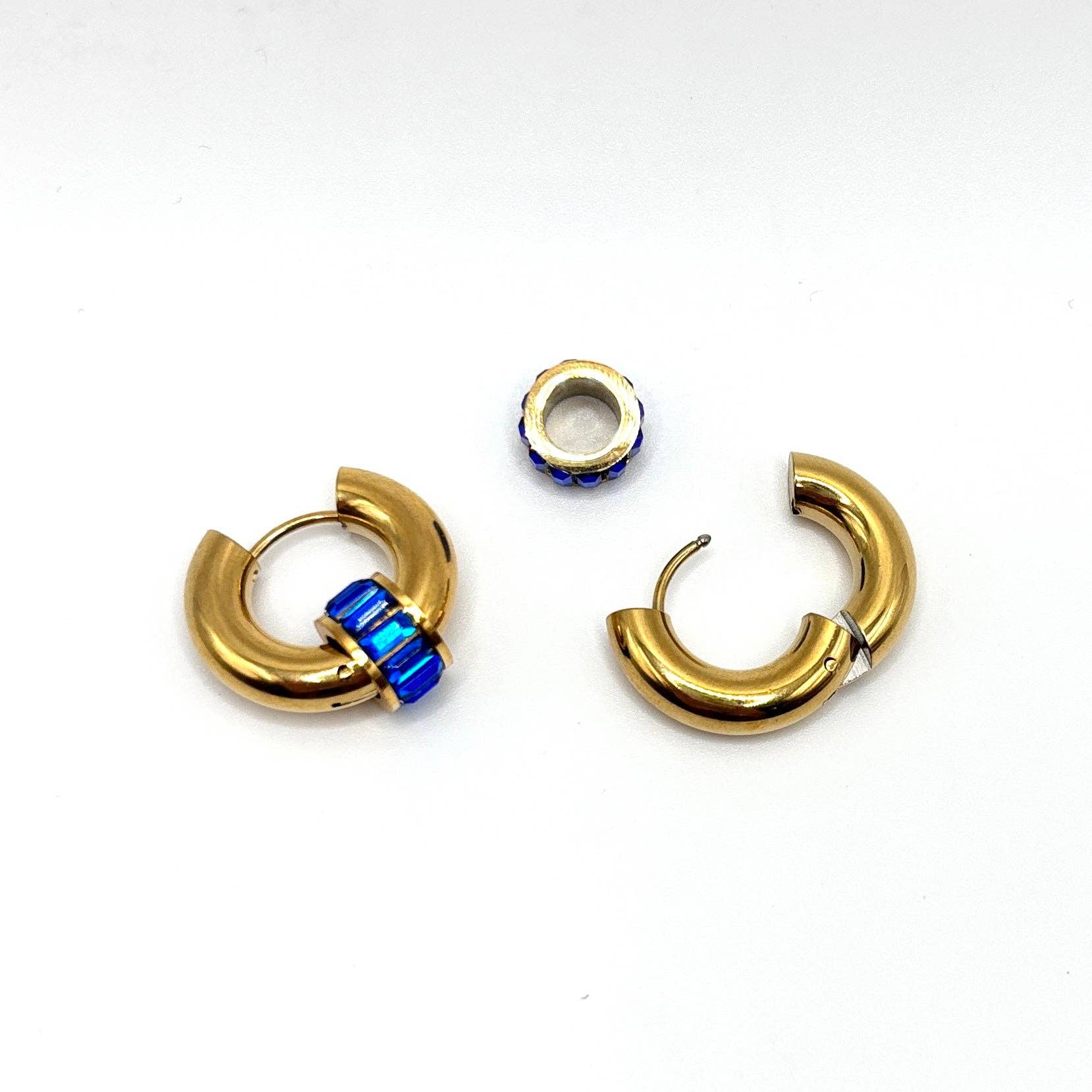DUESTELLE ITALIA - Wholesale Huggie Earrings - Luna Bolt Hoops - Rounded Hoop Earrings with Zirconia1