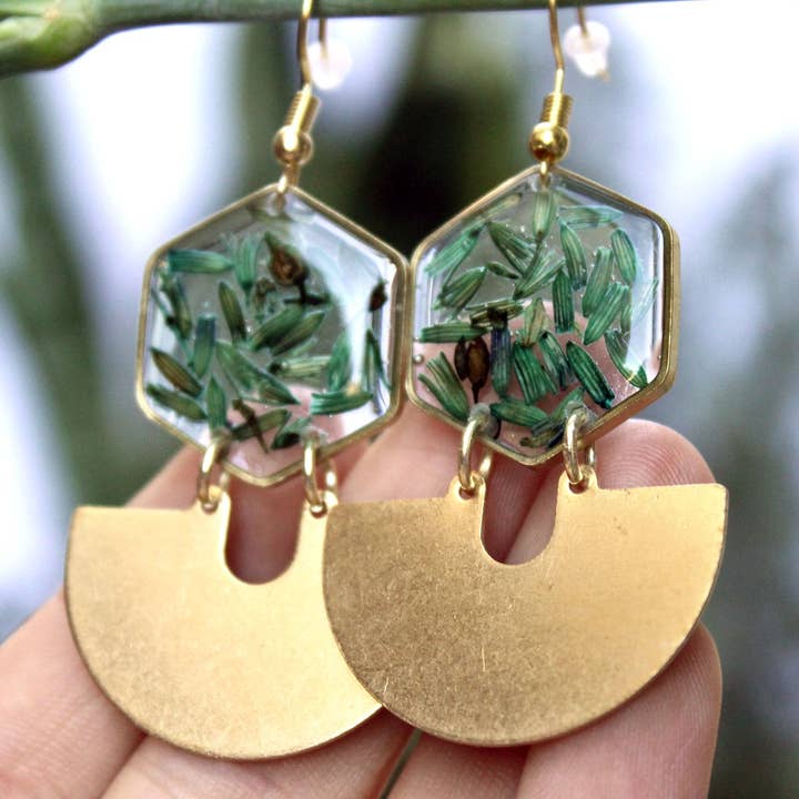 Lavendel Statement-Ohrringe für den Großhandel von Wild Poppy