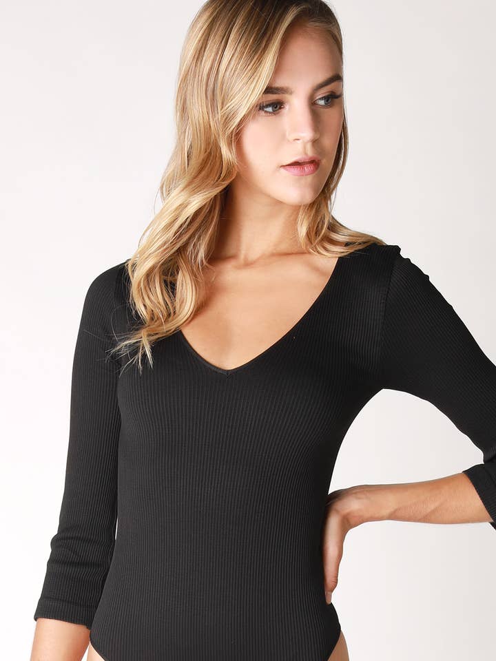 NS7945- Geribbelde romper met V-hals en 3/4 mouwen voor wholesale door NIKIBIKI