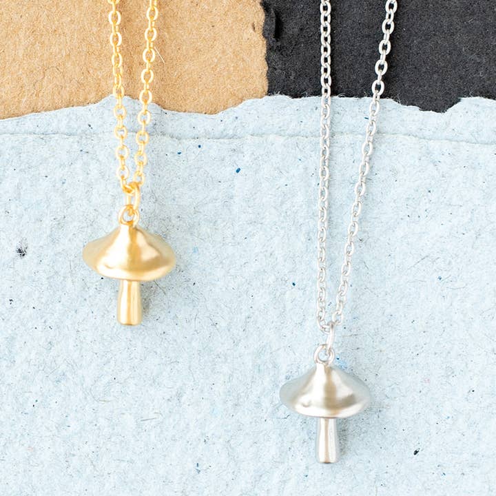 Collier Pendentif Charm Champignon Cadeau Nature Délicat pour la vente par Rebecca Accessories LLC