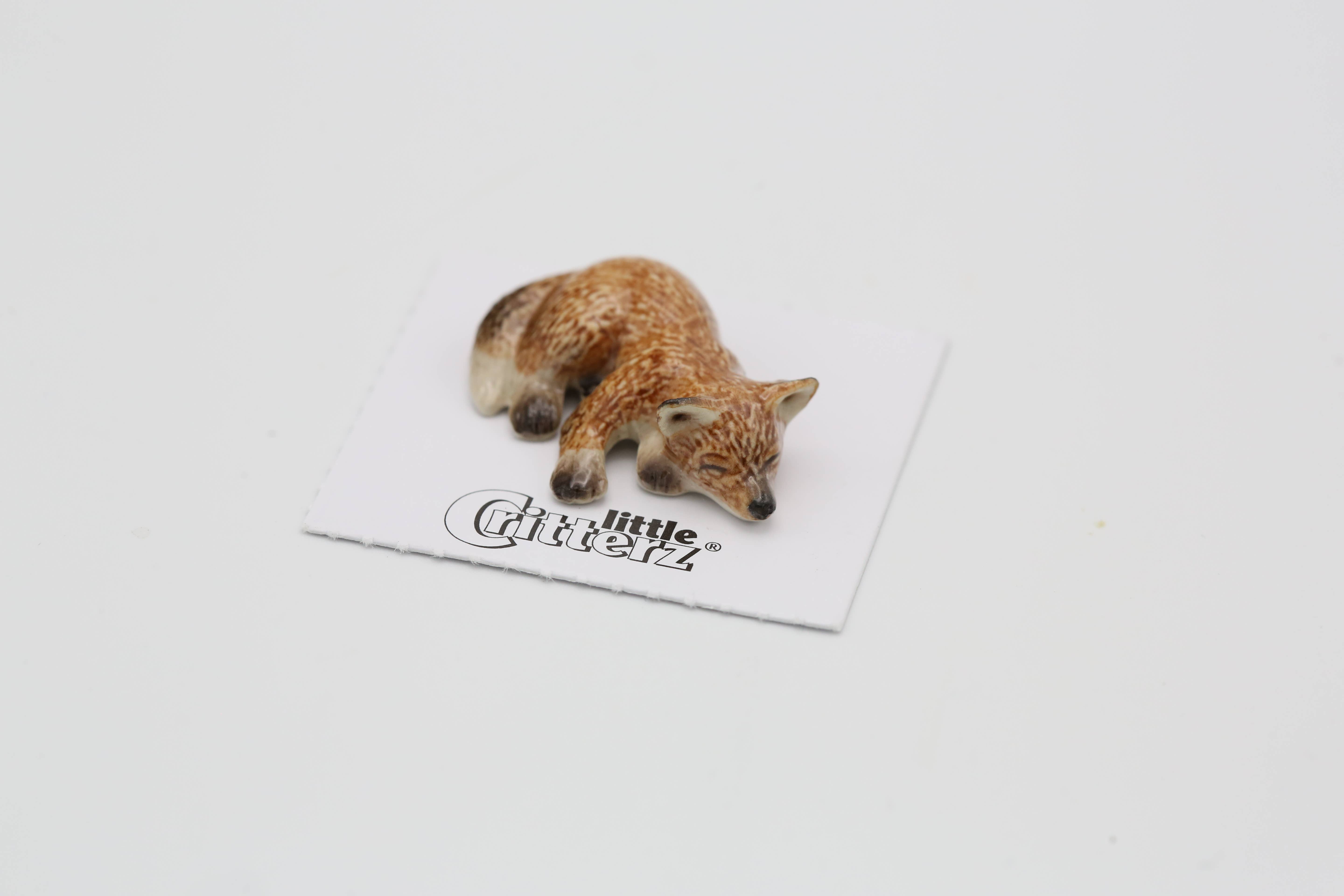Little Critterz – wholesale Decorative figurine – Sly Fox Pup Porcelain Miniature1