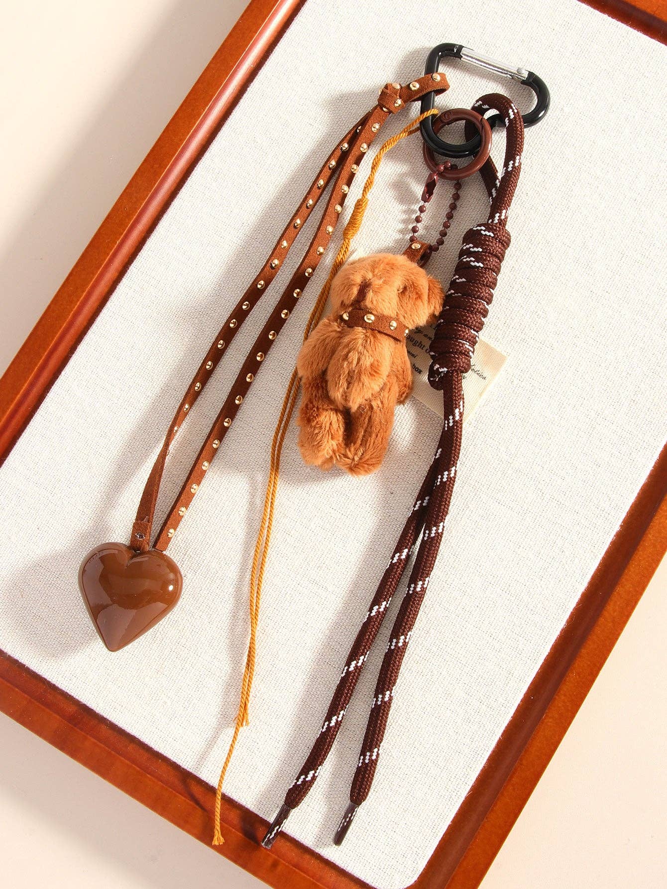 Dipped Shop - Vendita all'ingrosso Portachiavi - Donna - Portachiavi a forma di fiocco e cuore per borsa Dipped Shop DP25B5283