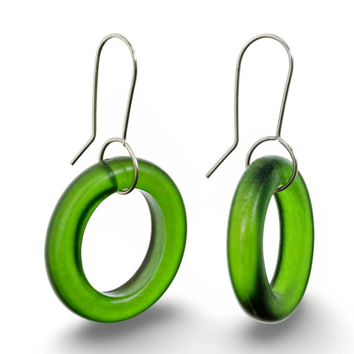 Upcyclade glasringar med öronkrokar för wholesale av StoneArrow Jewellery