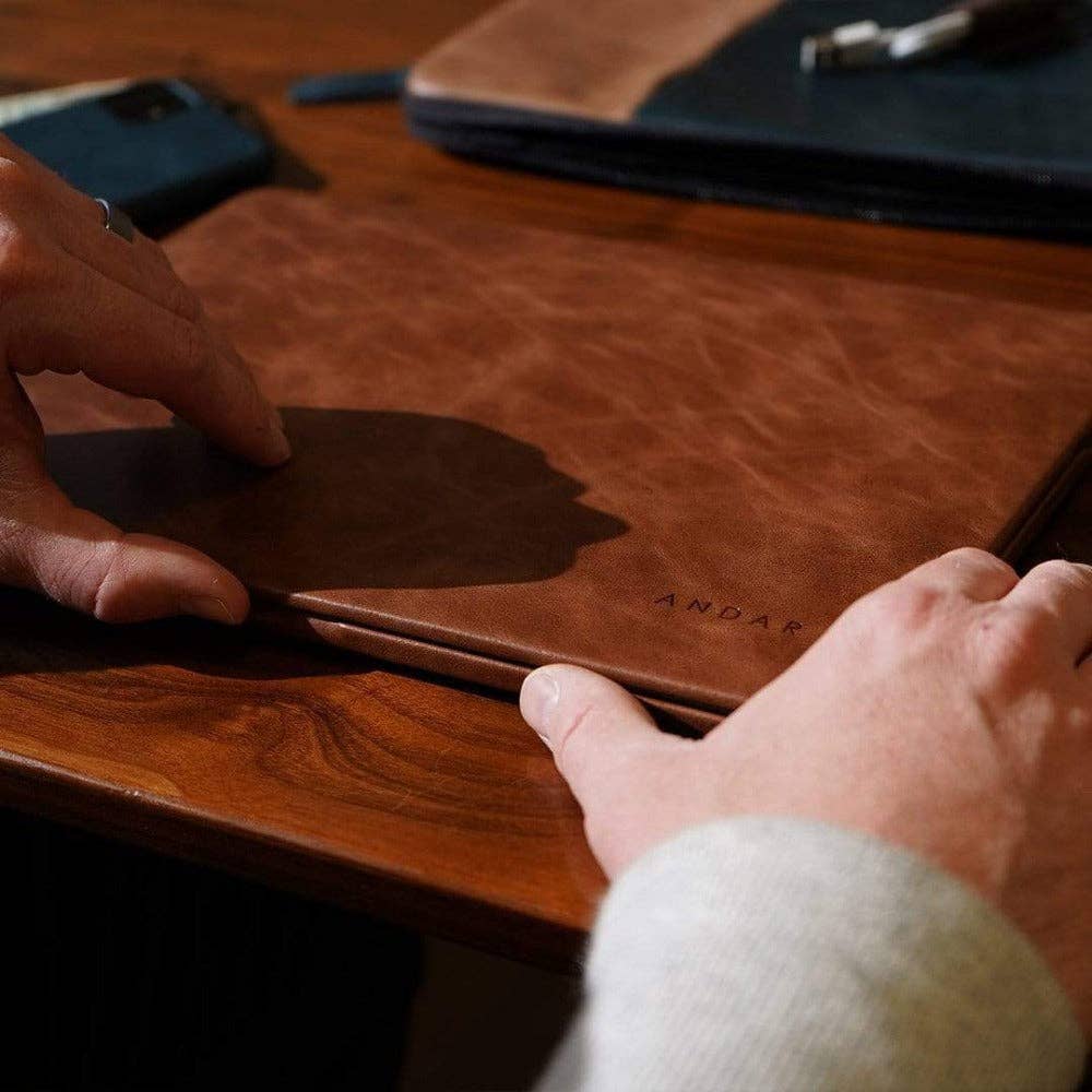 Andar - Wholesale Laptop/Tablet Case - Unisex - The Helm Full Grain Leather MacBook Case11