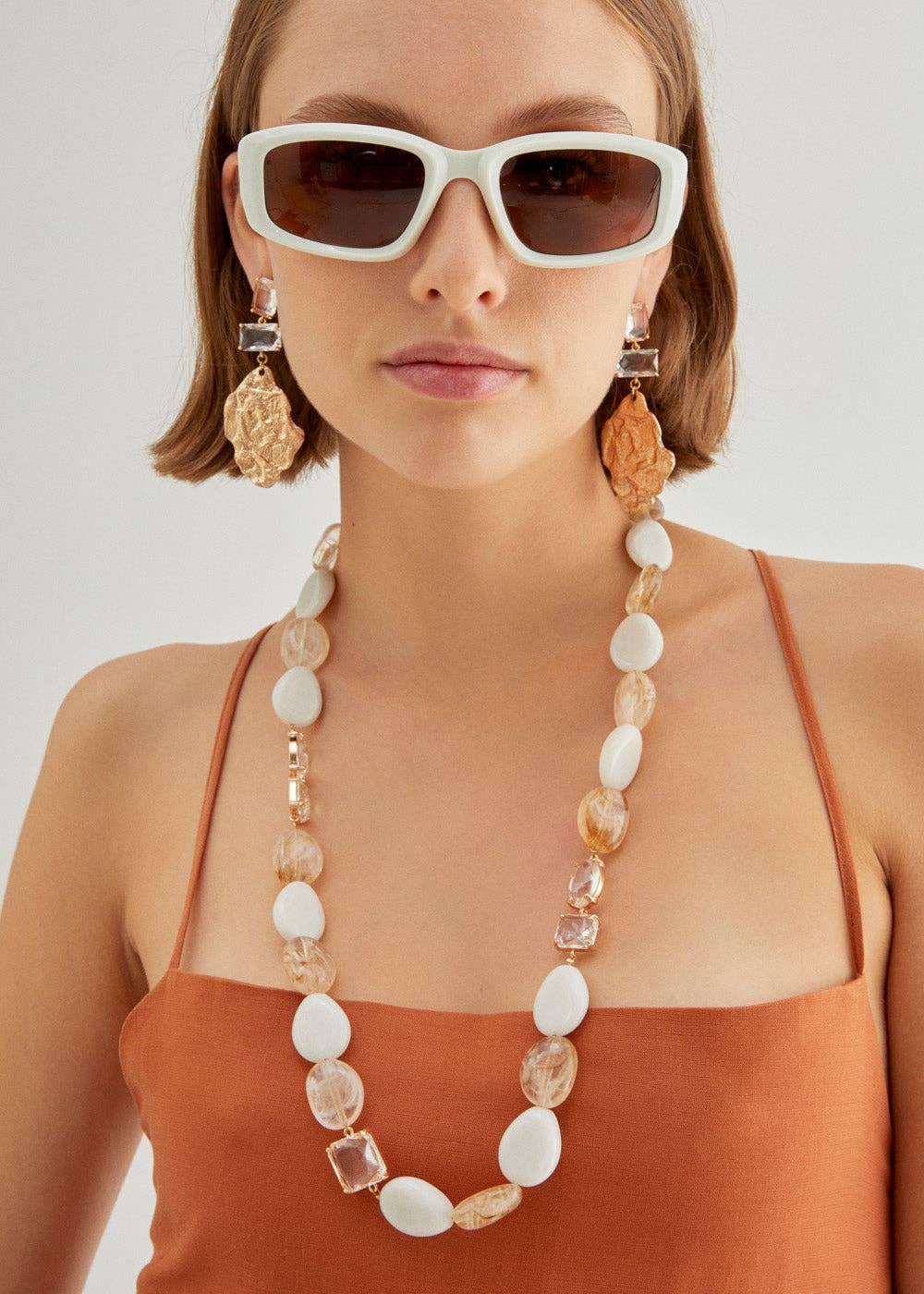 NALI' - Wholesale Beaded/Pearl Necklace - VENICE LONG NECKLACE IN BEIGE/WHITE RESIN - N583