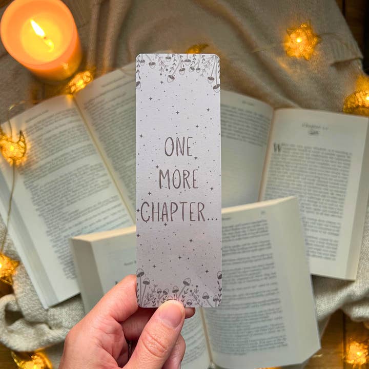 Hyttekerneæstetik Svampebogmærke | Et Kapitel Mere for engroshandel hos The Unbound Bookworm