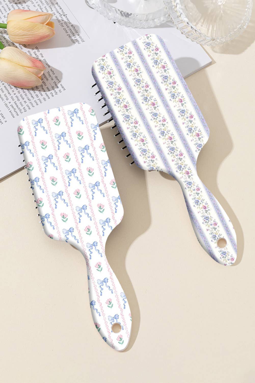 1 the Woman - Vente Peigne/brosse à cheveux - Peigne Coussin d'Air à Grande Palette Imprimé Fleurs et Nœuds3