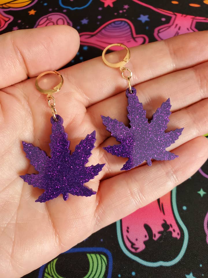 Pendientes | Pendientes colgantes Trippy Leaf para venta al por mayor de StrangelyArranged