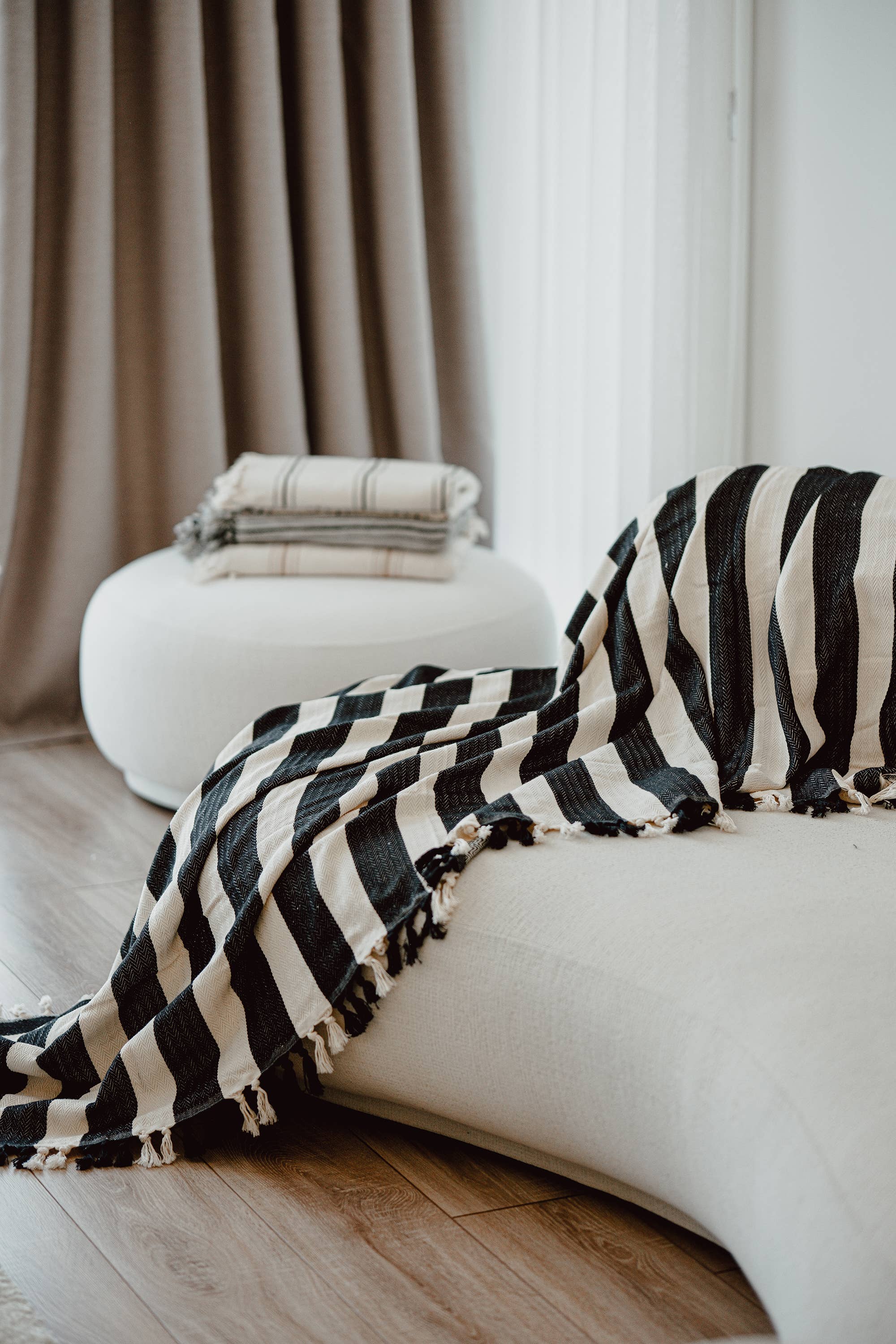 Moa – wholesale Throw blanket – 100% Cotton Black Throw Blanket11