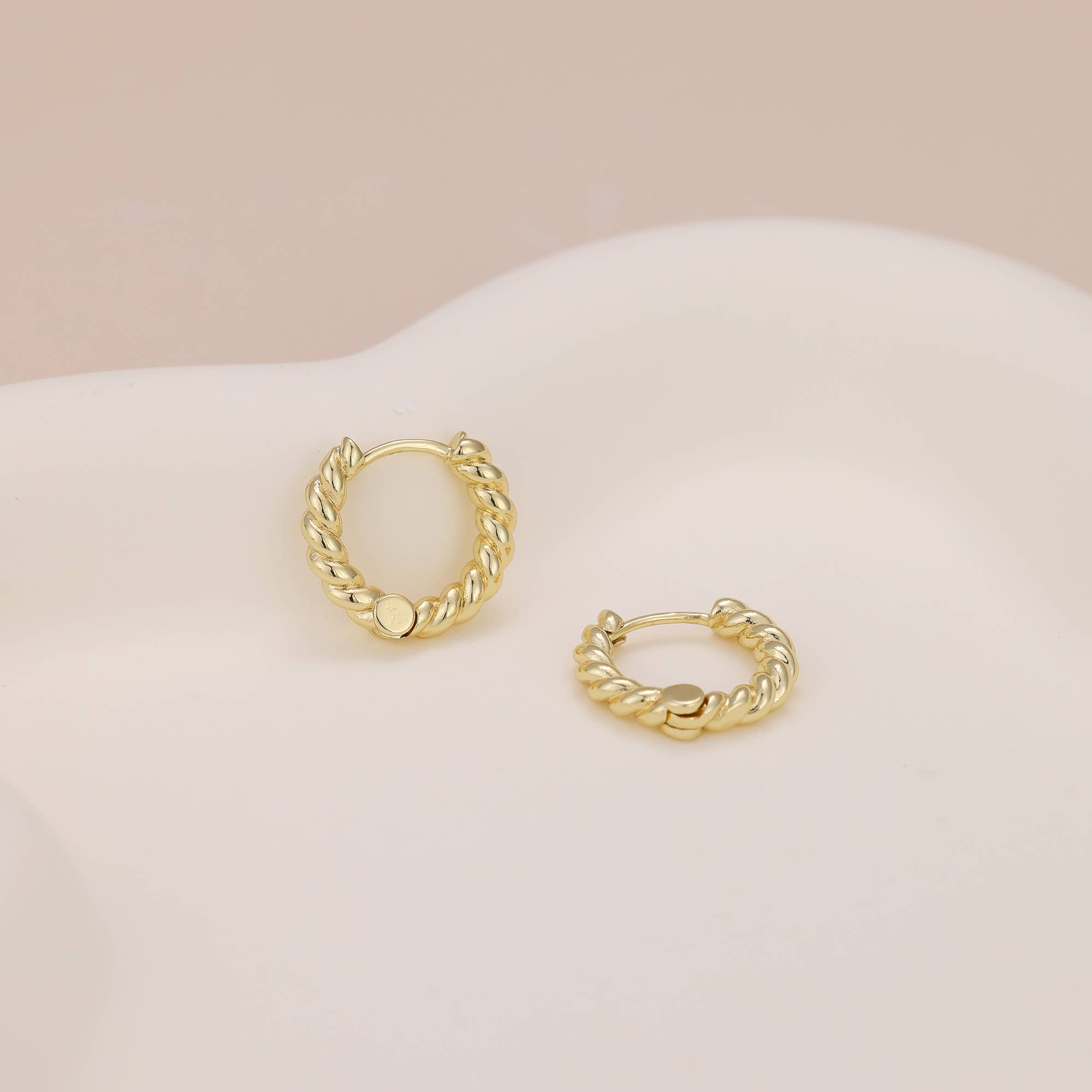 Melange Blanc - Vente Petits anneaux - Boucles d'oreilles créoles torsadées E118 en or et argent, créoles5