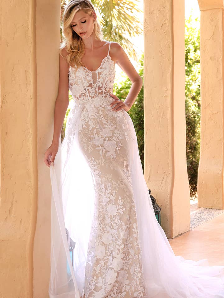 Off White Spetsbrudklänning med korsett och overskirt för wholesale på Faire0