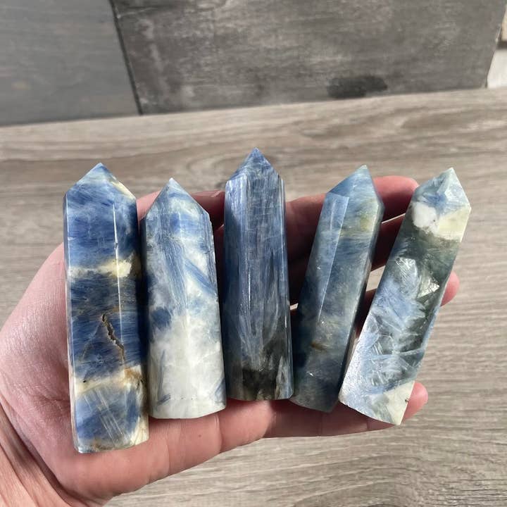 Keystone Crystals – wholesale Andlig sten/kristall – Gemstenskristall Obelisker 85–113 g | Grossist Kristalltorn Presentbutik43