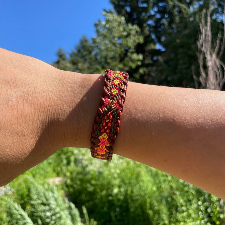 GUATEARTISAN - Vente Bracelet tissé/tressé - Bracelets Huipil en cuir guatémaltèque2