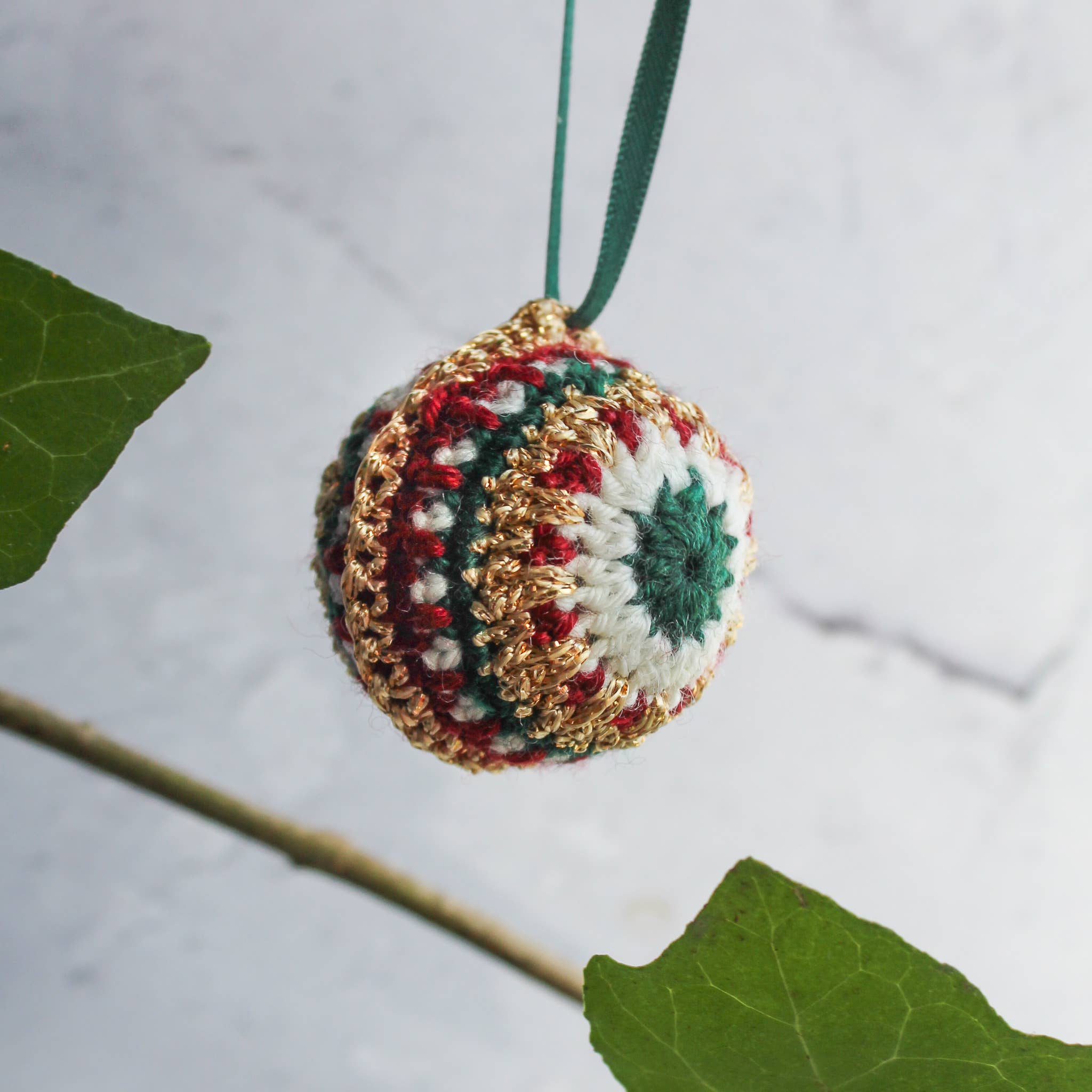 Pineapple Fibre Art – wholesale DIY craft kit – KIT - Crochet Bauble Kit0