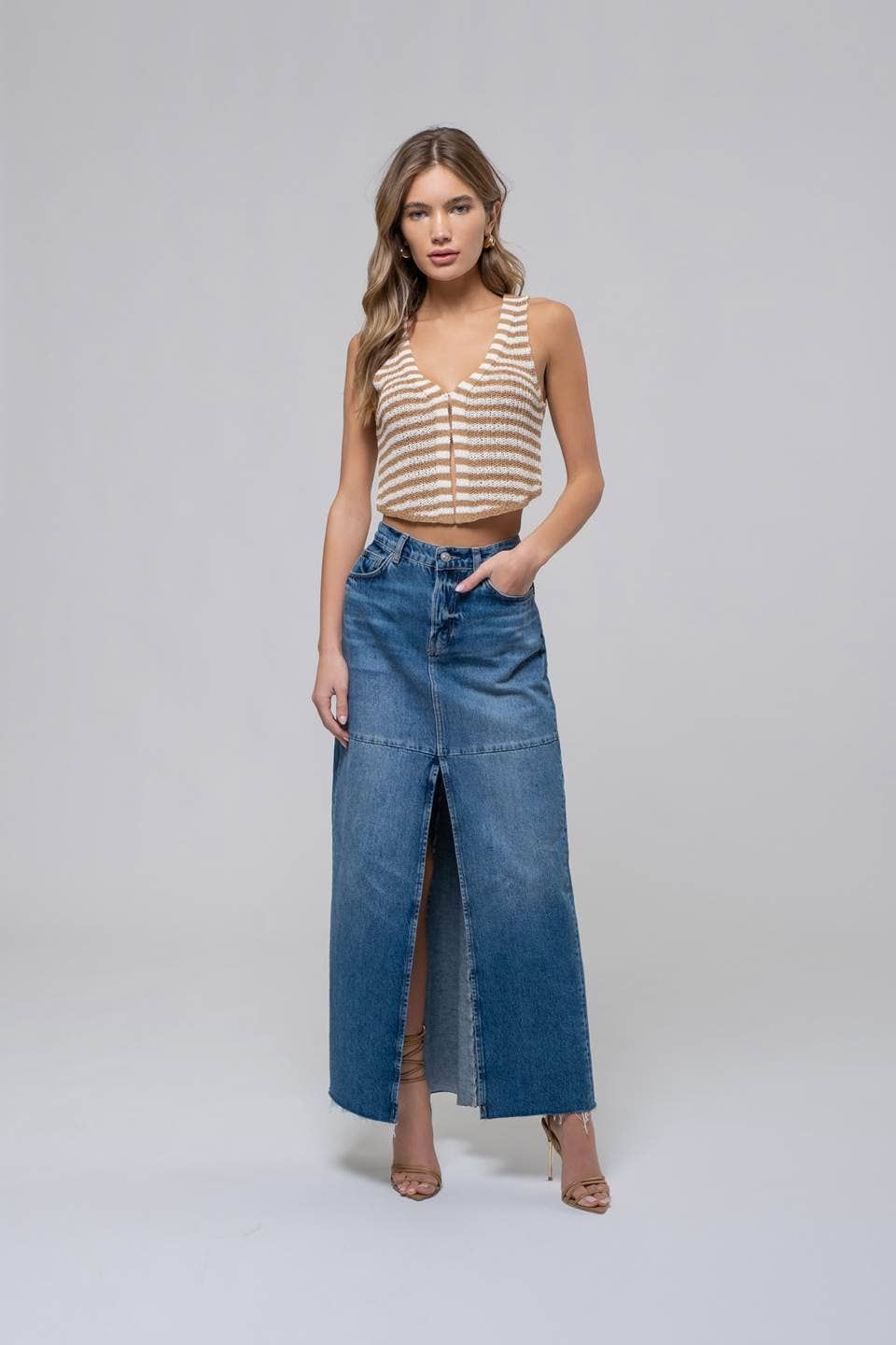 The Workshop Studio - Vendita all'ingrosso Gilè imbottito - Donna - Gilet a maglia crochet a righe con scollo a V e chiusura frontale con gancetto10