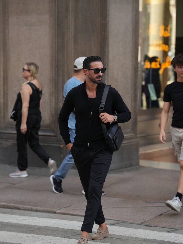 DONATO - Wholesale Cardigan - Men's - Black Zip Cardigan4