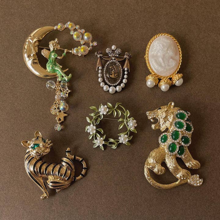 Vintage barock fe djur blomma bländande brosch för wholesale av Tourtiwi