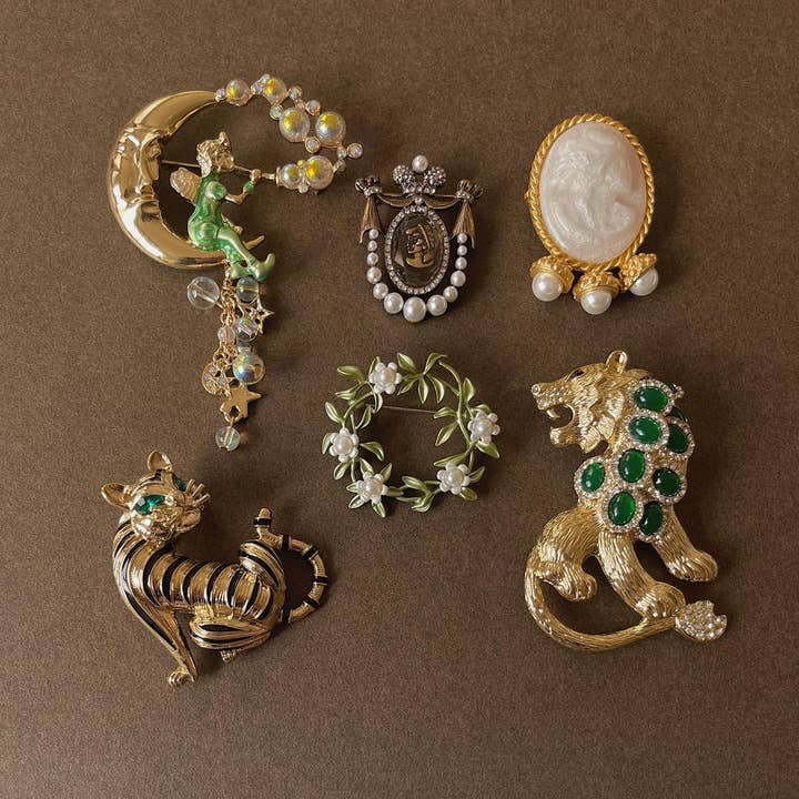 Tourtiwi - Wholesale Brooch - Vintage Baroque Fairy Animal Flower Dazzling Brooch