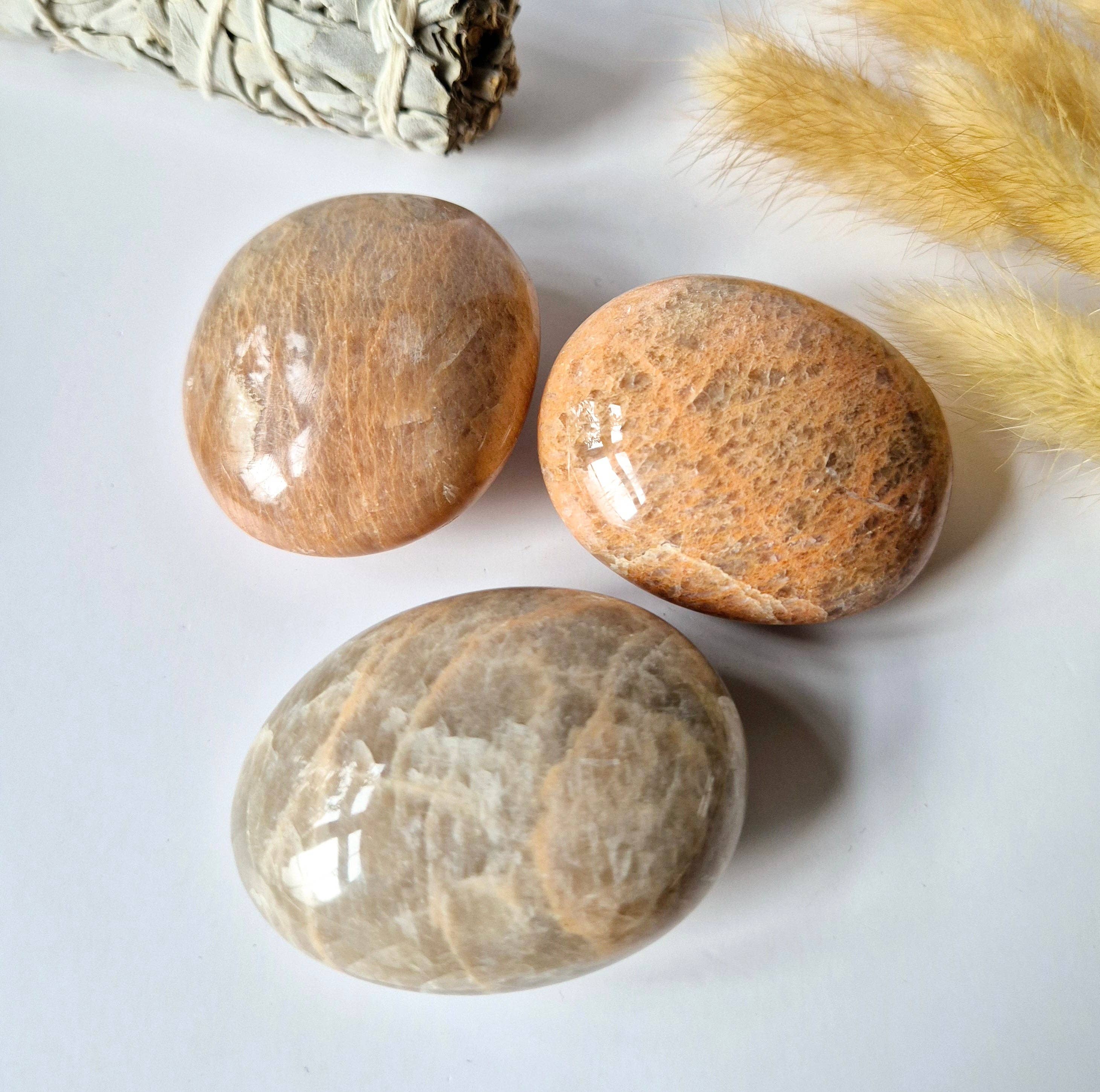 Moonlight Gemstones - Wholesale Spiritual Stone/Crystal - Peach Moonstone Palmstone 60-90g Handstone for Calm and Balance Worry Stone moonstone1