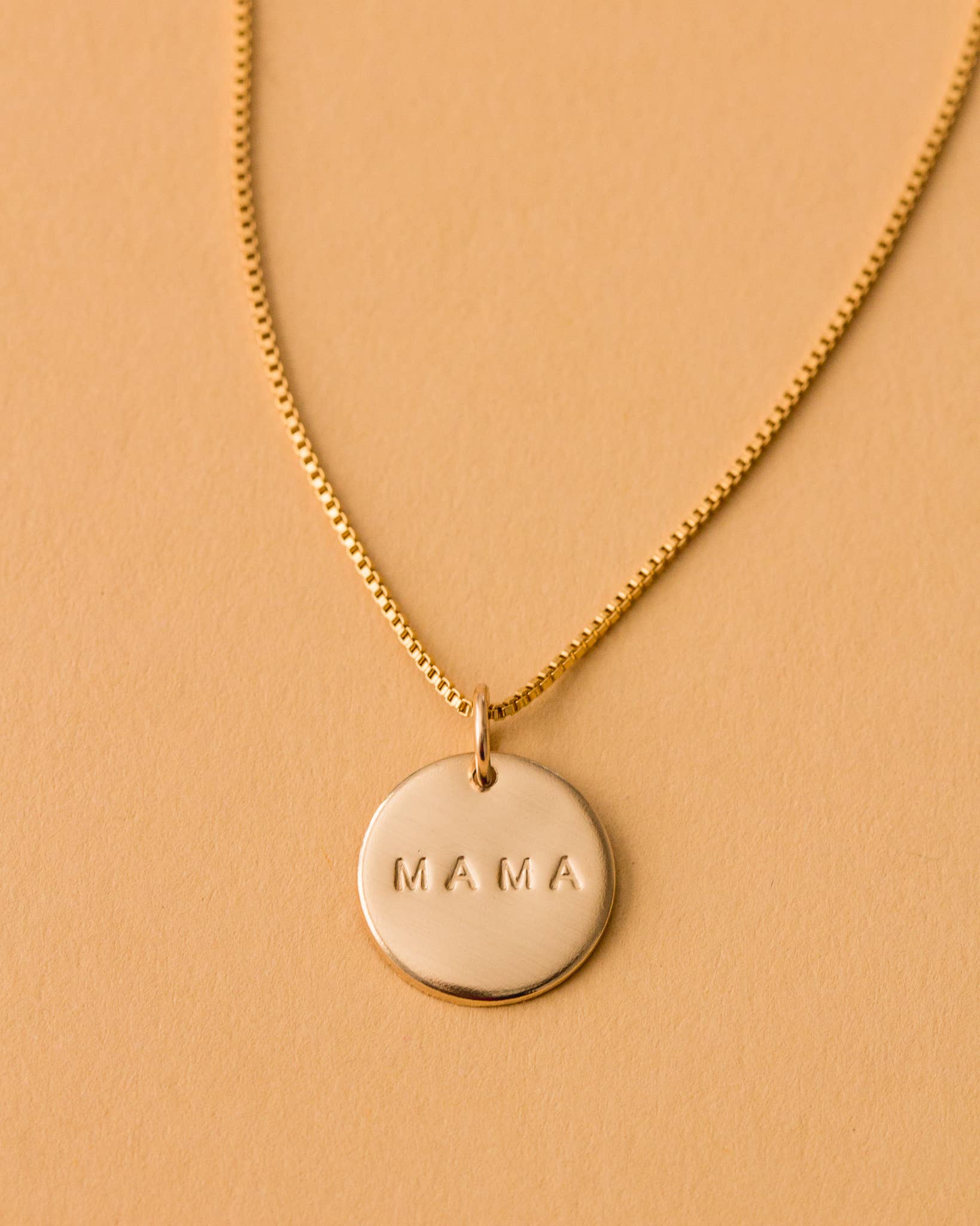 Everly Made – Engroshandel Halskæde med vedhæng – Mama 1/2 „Disc halskæde4