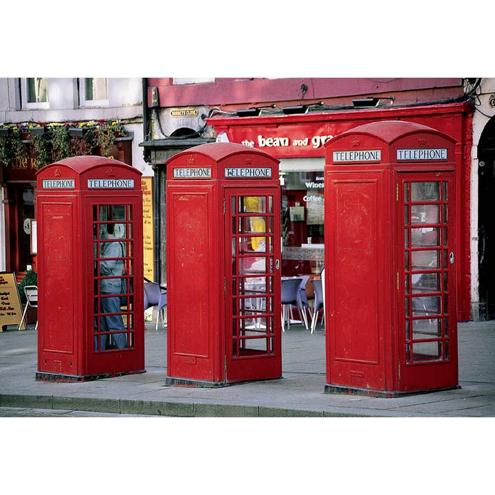 Middelgrote telefooncellen met ansichtkaart op de Royal Mile voor wholesale door Island Blue Publishing