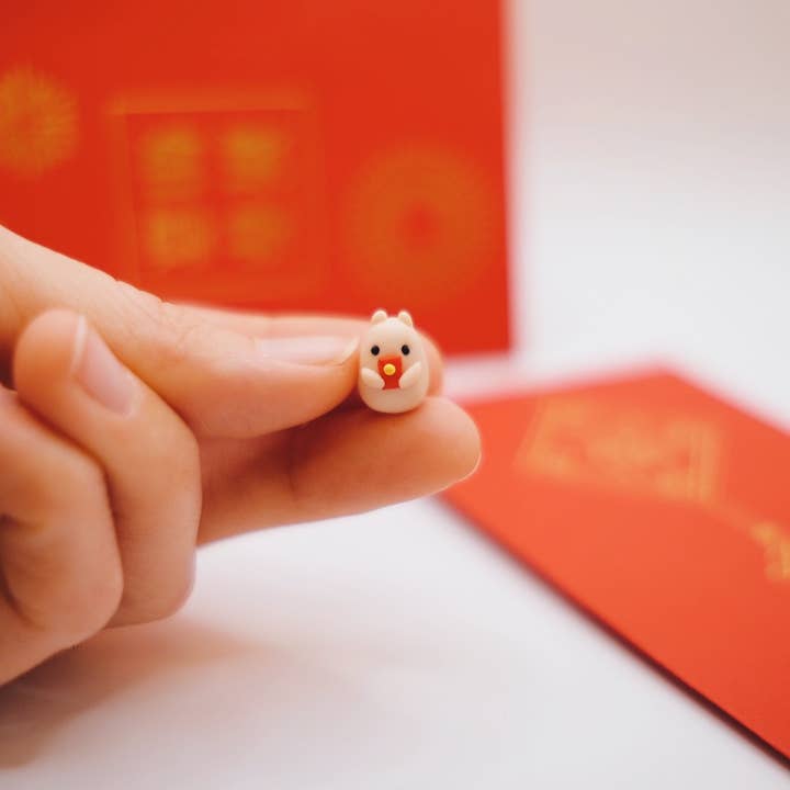 Seenee Scribbles - Wholesale Decorative Figurine - Red Envelope Hammy Clay Buddy Bath Time Hammy Clay Buddy | Handmade Miniature Desk Figurine