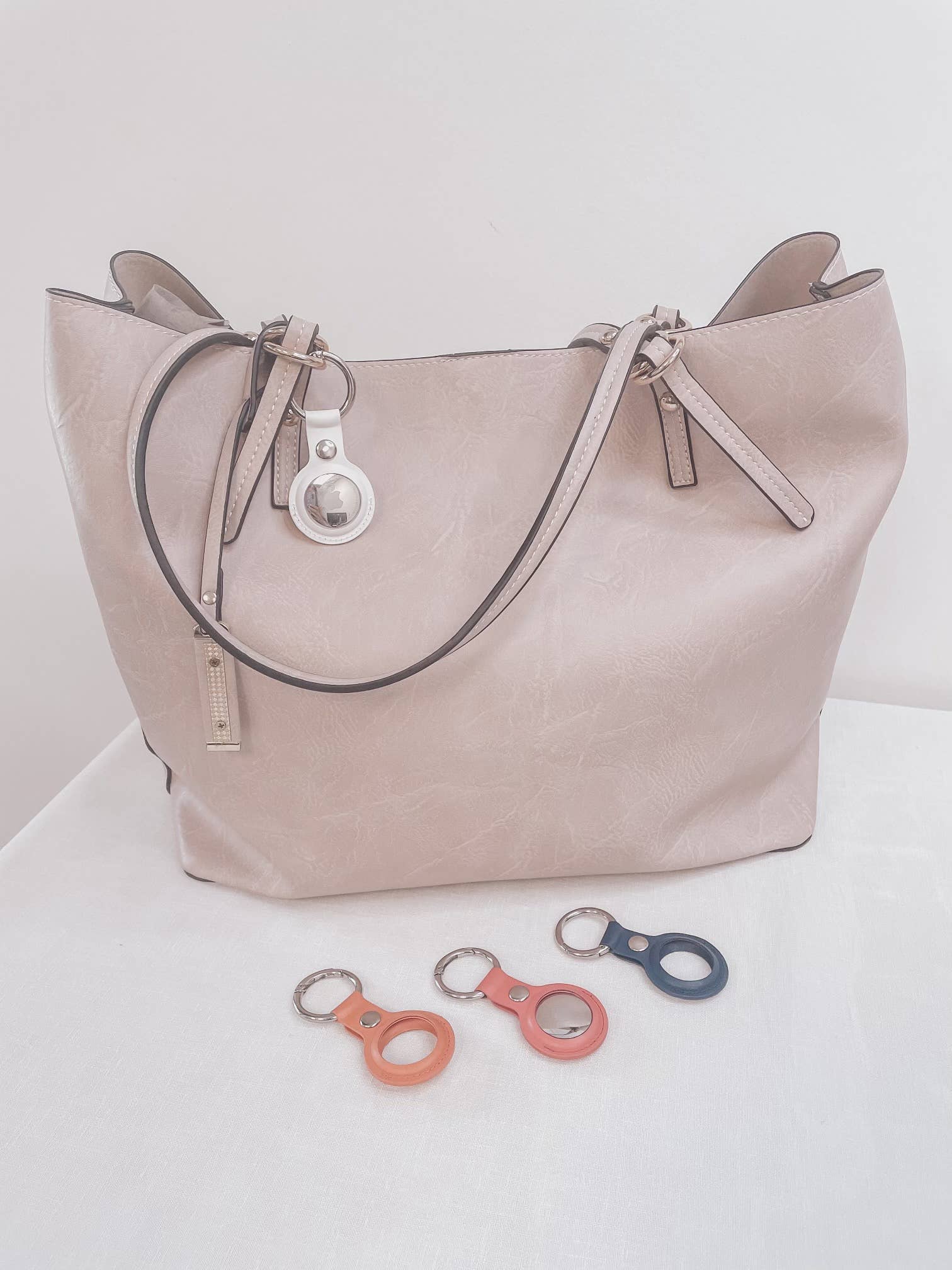 JNC RT (Jen & Co. Outlet) - Wholesale Keychain - Women's - G2058 Air Tag Holder with Key Ring7