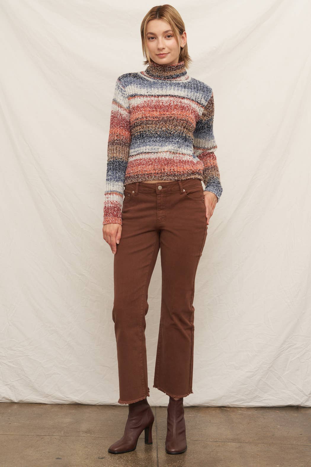 En Crème - Wholesale Jeans - Women's - Cropped Jeans with Frayed Hem 9