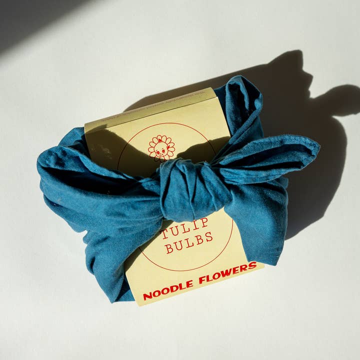 Indigo gefärbtes Bio-Baumwollbandana + Tulpenzwiebeln Großhandel für den Großhandel von Sunhouse Craft