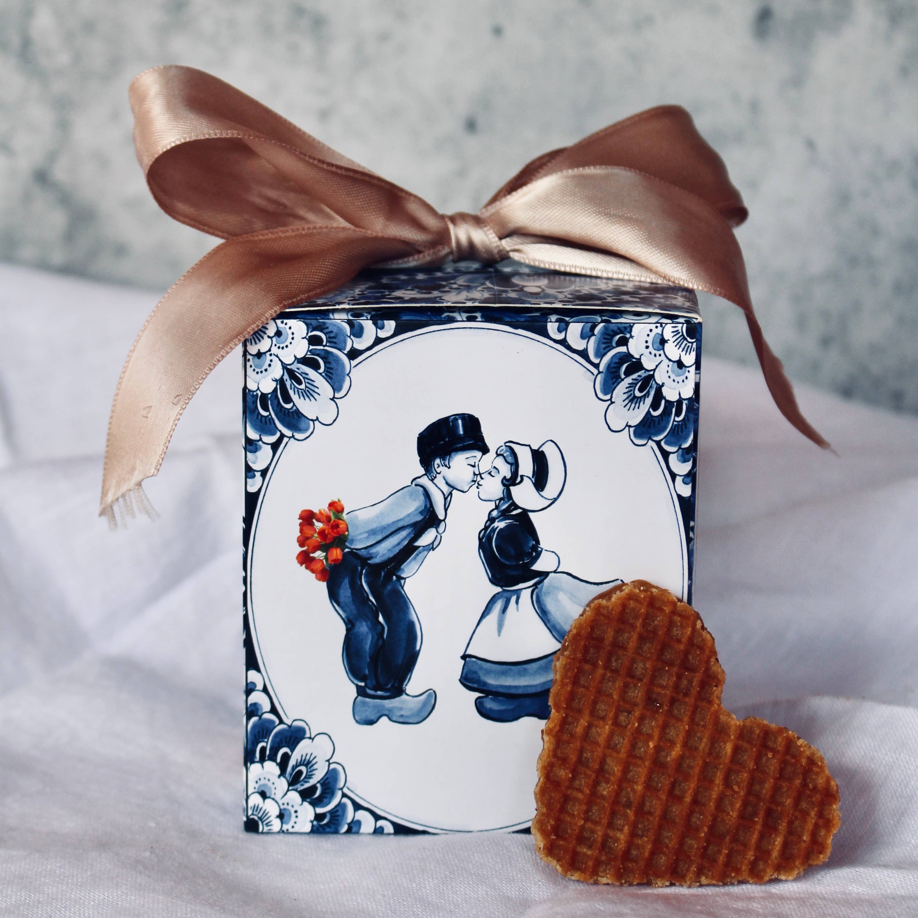 Finger Licking Dutch Stroopwafel Cookies - Wholesale Cookie - Gift Box w/8-Stroopwafel Cookies,(QTY:12) Dutch Delft Blue6