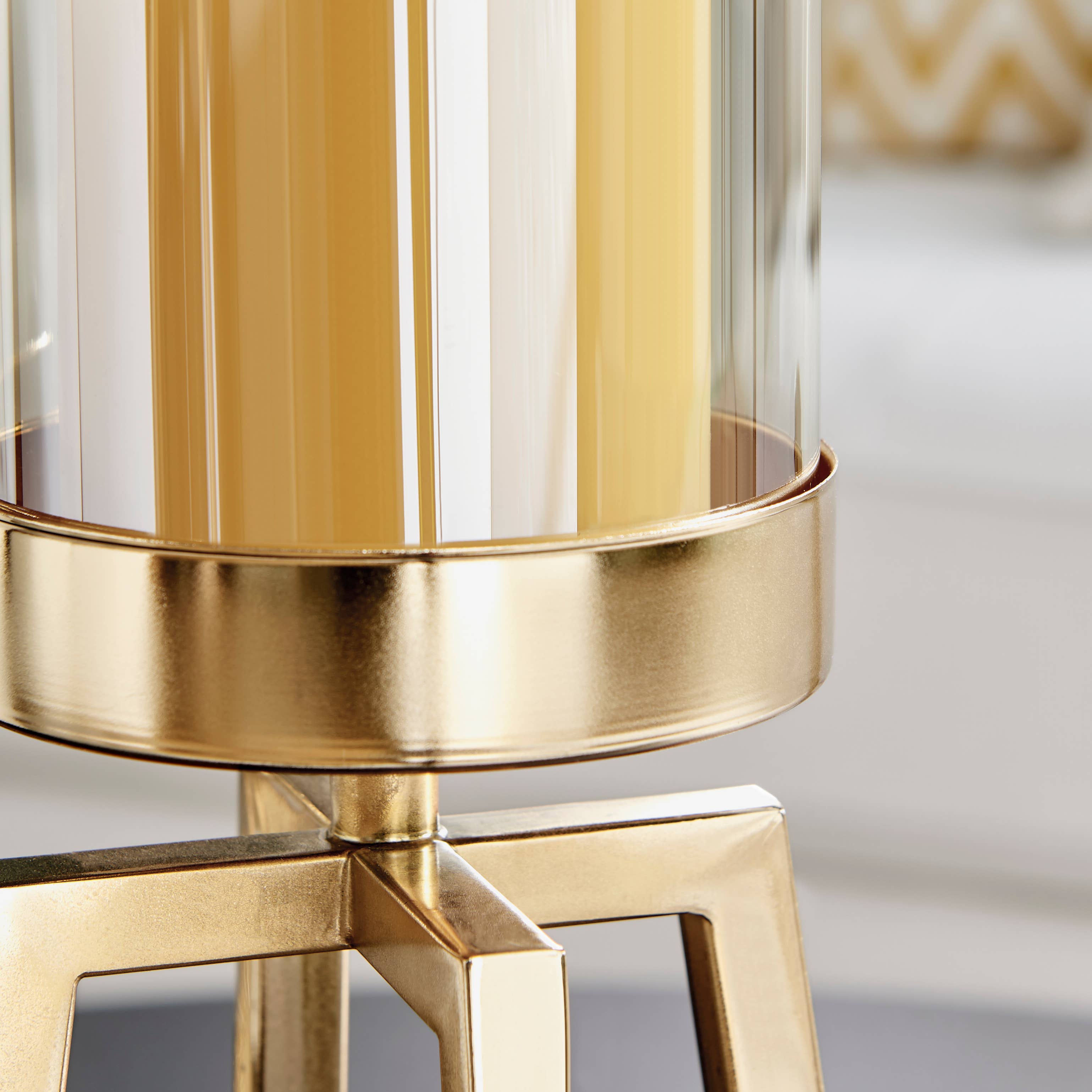 Danya B – wholesale Ljushållare – Maeve guldljusstakar med fot och tonat glas – set om 210