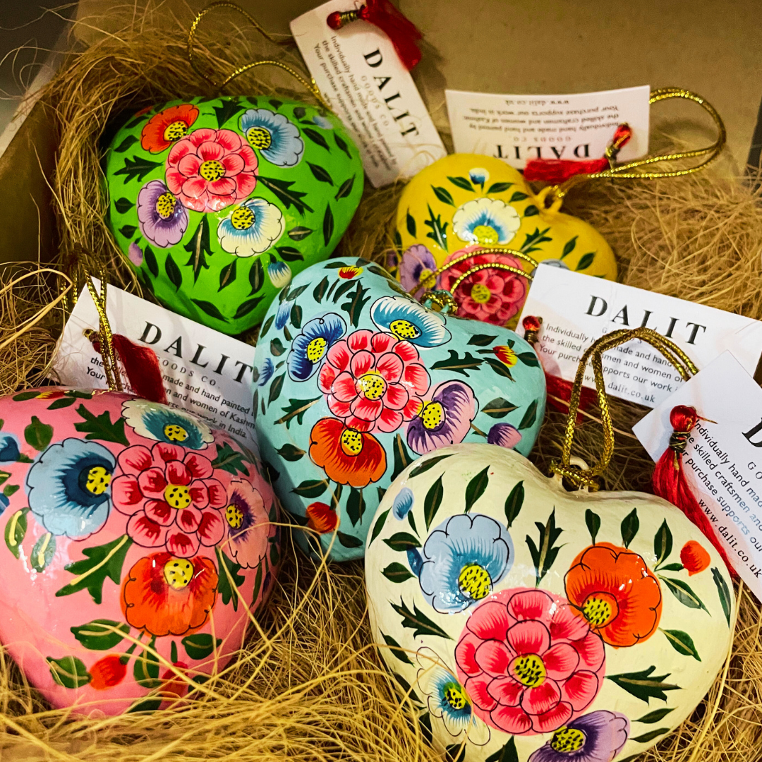 Dalit Goods Co - Wholesale Ornament - Hanging Heart Decoration  – 3″ | White Floral1