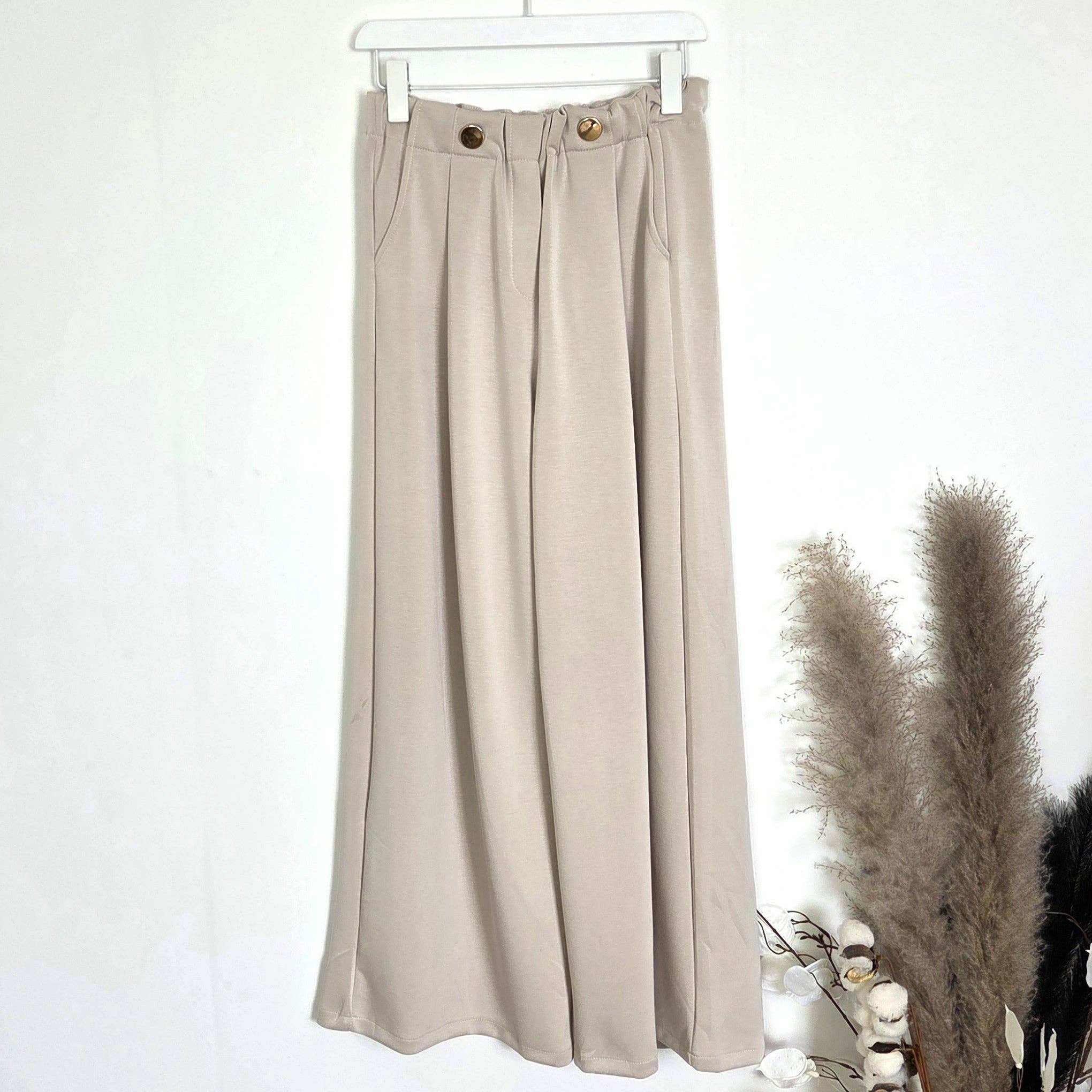 Tempest Designs – Großhandel Hose – Damen – Luxus-Scuba-Stoffhose mit weitem Bein, goldenen Knöpfen und Taschen (M-L)0