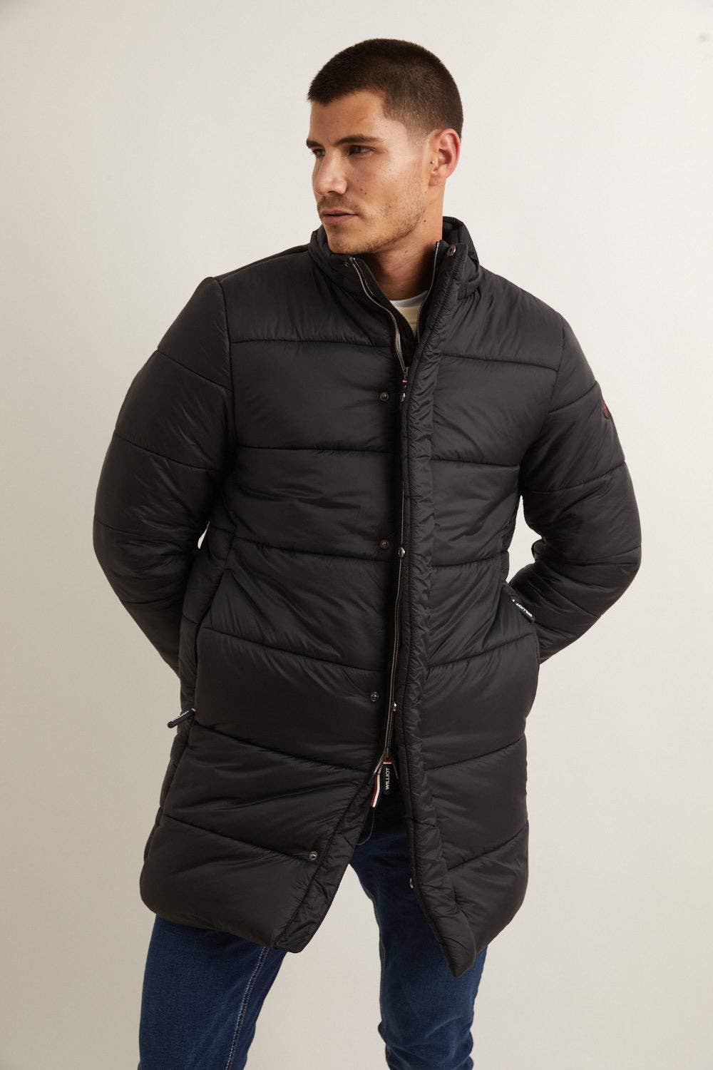 williot – Großhandel Mantel – Herren – Steppmantel mit abnehmbarer Kapuze Schwarz10