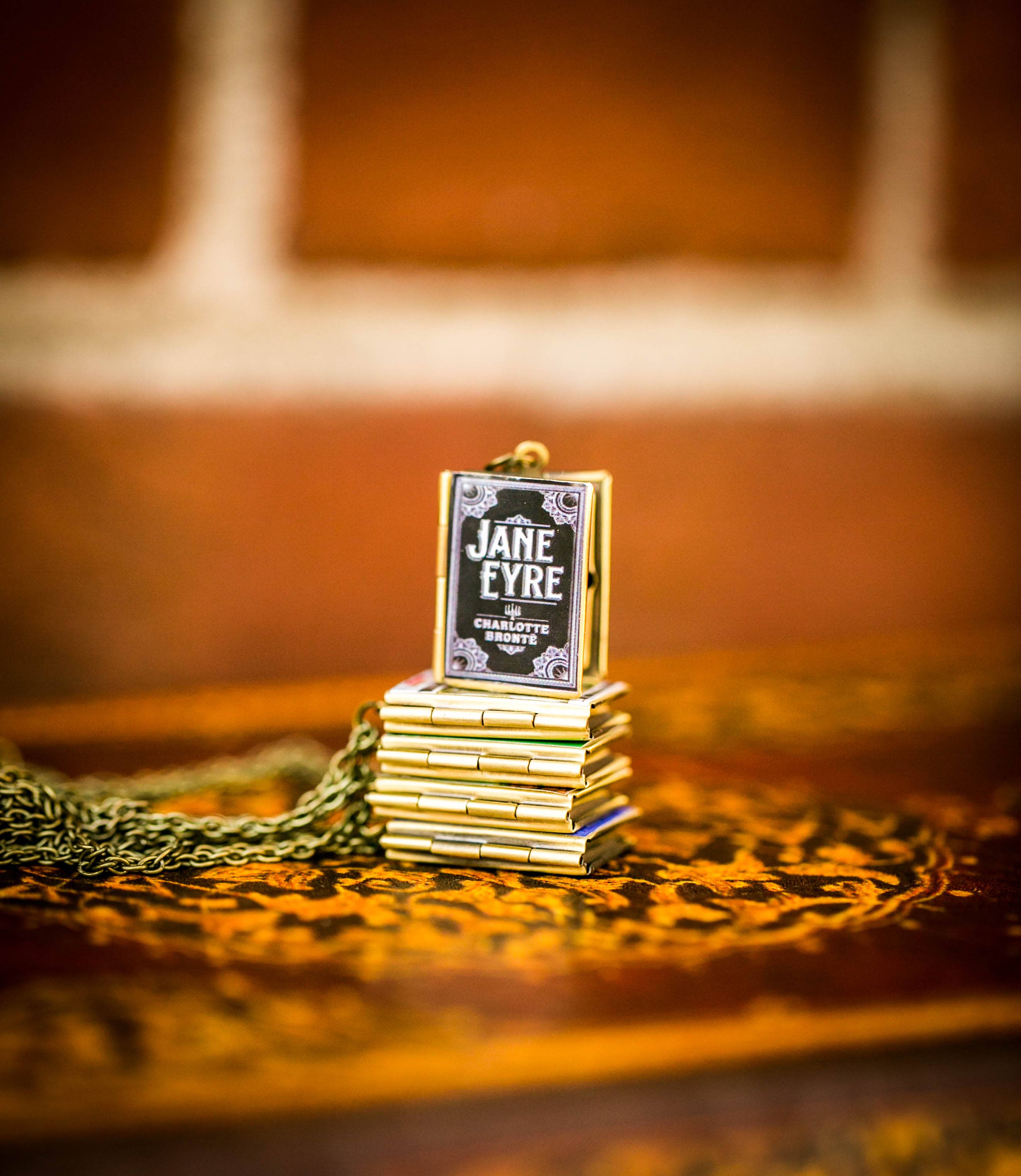 Adorned by Aisha - Vendita all'ingrosso Collane con medaglione - Collana con ciondolo libro stile Jane Eyre5